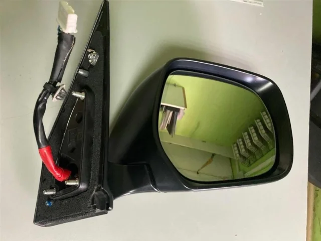 Зеркало боковое правое для Toyota Land Cruiser 200 2007-2015 на фотографиях