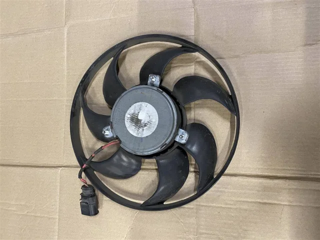 Вентилятор радиатора кондиционера для Volkswagen Passat Variant (B6, Typ 3C) 2004-2010 на фотографиях