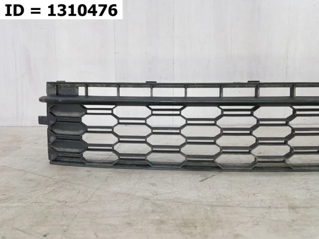 Решетка переднего бампера для Skoda Rapid I rest NH3 2017-2020 на фотографиях