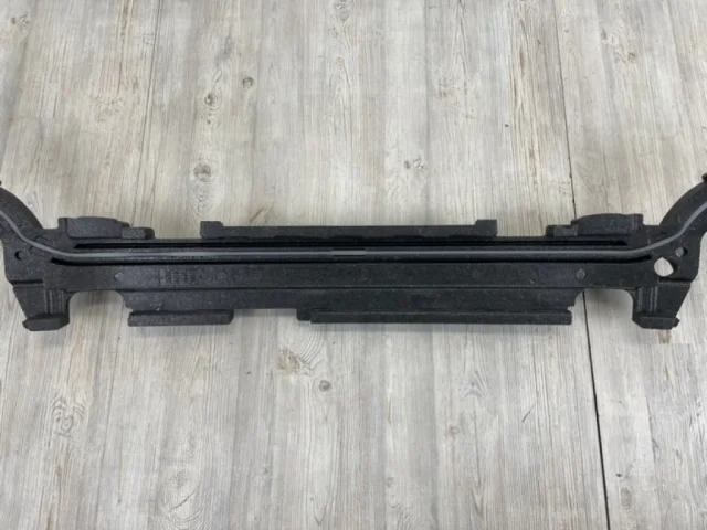 Абсорбер переднего бампера для Audi Q7 4M 2015+ на фотографиях