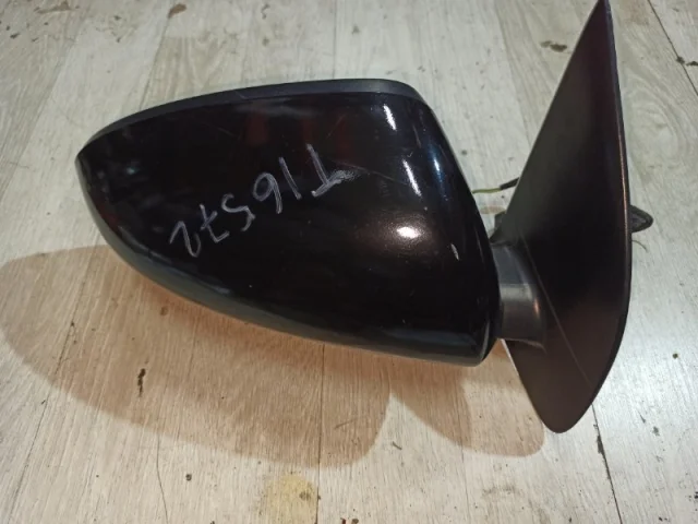 Стекла и зеркала для Nissan Qashqai J10 2006-2013 на фотографиях