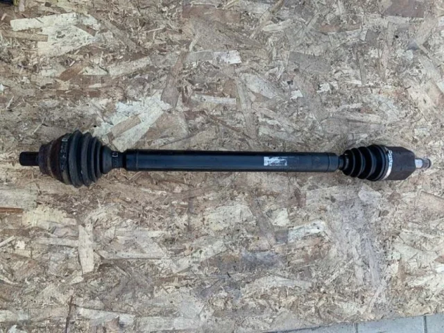 Привод передний правый для Volkswagen Passat (B6, Typ 3C) 2005-2010 на фотографиях