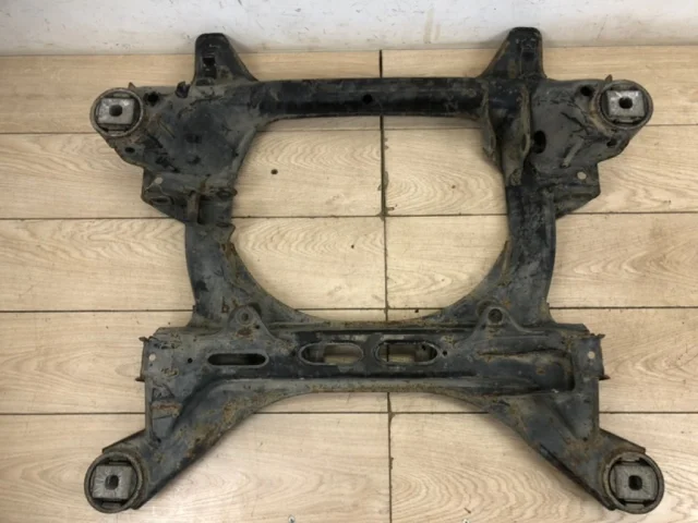 Подрамник двигателя для Volkswagen Touareg I (7L) 2002-2010 на фотографиях