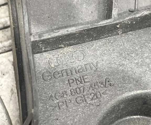 Кронштейн заднего бампера левый для Audi A6 C7 2010-2018 на фотографиях