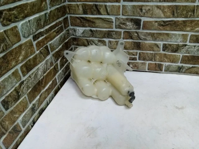 Расширительный бачок радиатора для BMW X5 Е70 2006-2013 на фотографиях