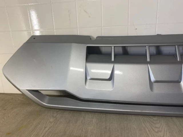 Накладка переднего бампера для Mitsubishi Pajero Sport KS0W 2016+ на фотографиях