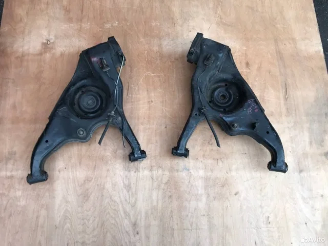 Рычаг задний левый нижний для Mitsubishi Grandis 2003-2011 на фотографиях