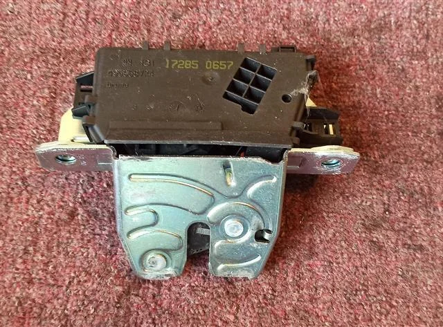 Замок багажника для Opel Zafira B 2005-2015 на фотографиях