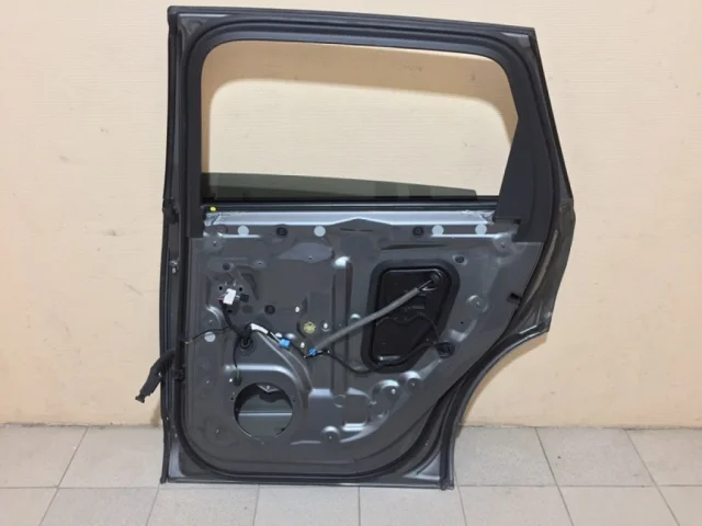 Дверь задняя правая для Audi Q7 4M 2015+ на фотографиях