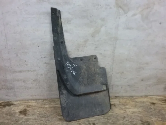 Брызговик задний правый для Toyota Land Cruiser 200 2007-2015 на фотографиях