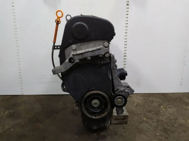 Двигатель без навесного для Volkswagen Polo III (6N1) 1994-1999 на фотографиях
