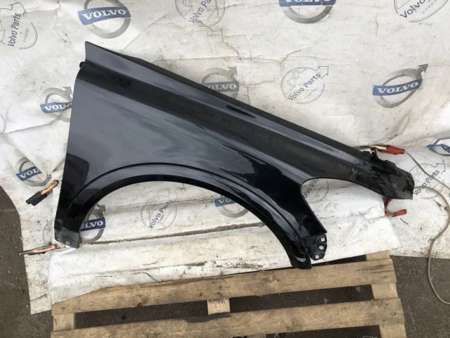 Крыло правое для Volvo C30 MK 2006-2013 на фотографиях