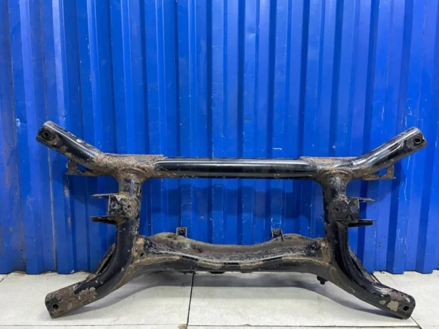 Задняя балка для Mitsubishi ASX I 2010-2012 на фотографиях