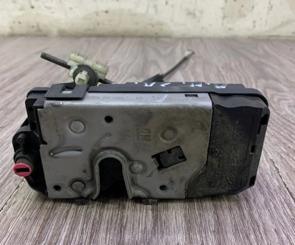 Молдинг двери задней левой для Opel Zafira B 2005-2015 на фотографиях