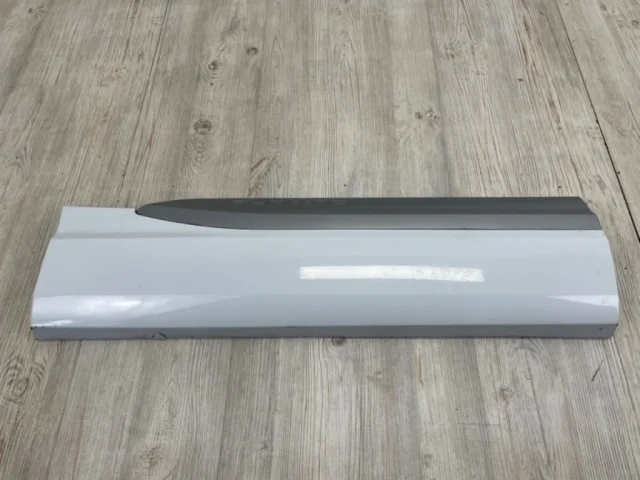 Стекло двери заднее правое для Audi Q7 4M 2015+ на фотографиях