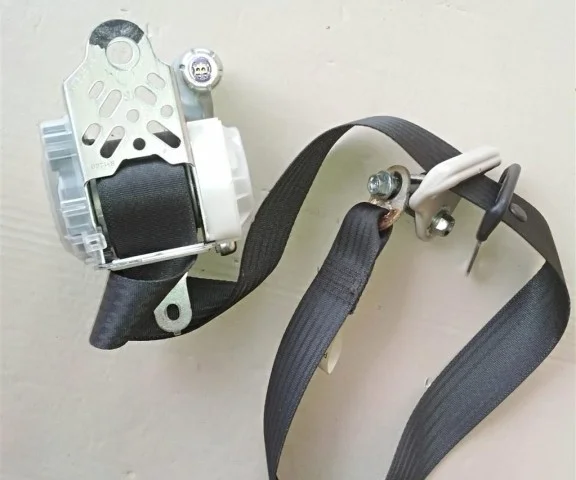 Ремень безопасности передний правый для Subaru Forester SH 2008-2012 на фотографиях