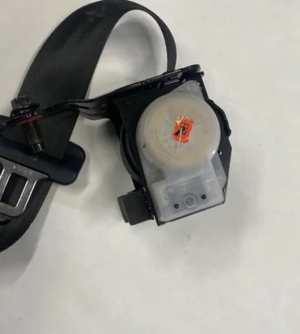 Ремень безопасности передний левый для Kia Rio 3 на фотографиях