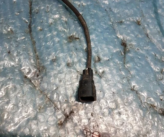 Датчик детонации для Toyota RAV4 XA20 2000-2005 на фотографиях