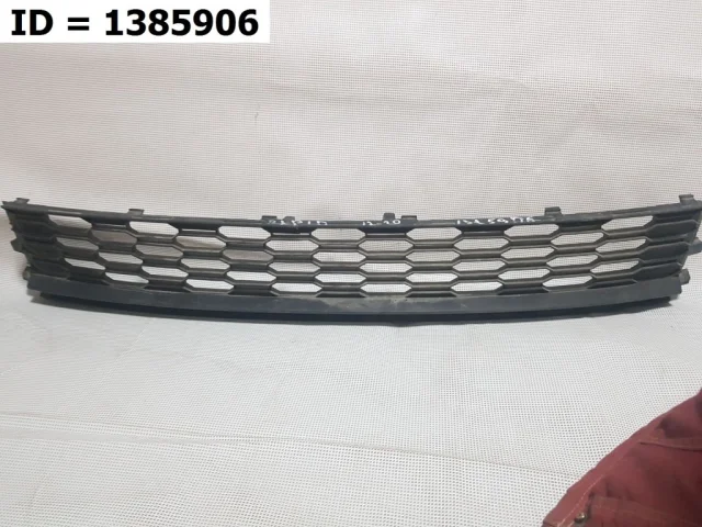 Решетка переднего бампера для Skoda Rapid I rest NH3 2017-2020 на фотографиях