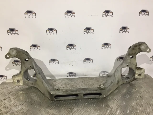 Подрамник двигателя для Volkswagen Touareg I (7L) 2002-2010 на фотографиях