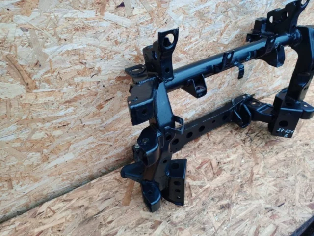 Подрамник двигателя для Mitsubishi Pajero V90 5dr 2006-2011 на фотографиях