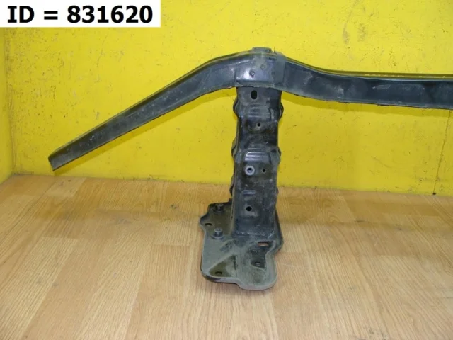 Усилитель бампера передний верхний для Mercedes-Benz GLE class W166 2015-2018 на фотографиях