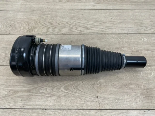 Пневмостойка передняя правая для Audi Q7 4M 2015+ на фотографиях