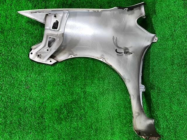 Крылья для Toyota Corolla E140/E150 Седан 2006-2013 на фотографиях