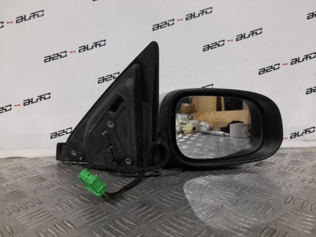Зеркало боковое правое для Volvo C30 MK 2006-2013 на фотографиях