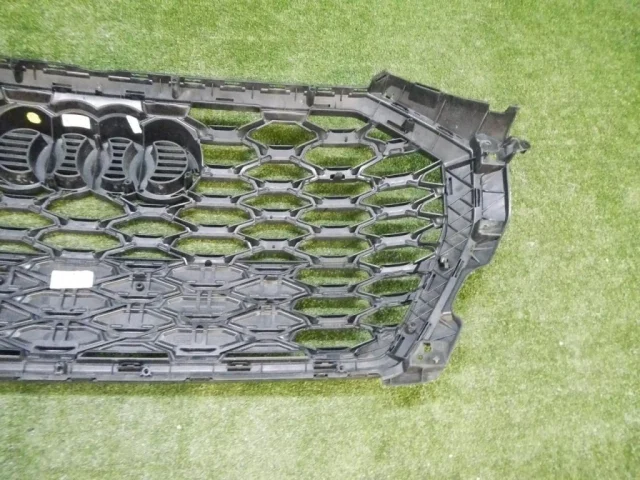Решетка радиатора для Audi Q3 F3 2018+ на фотографиях