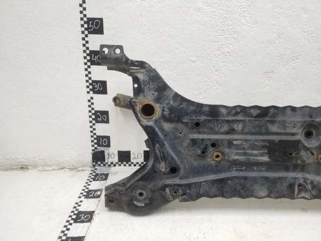 Подрамник двигателя для Mitsubishi Outlander III GF0W 2012-2016 на фотографиях