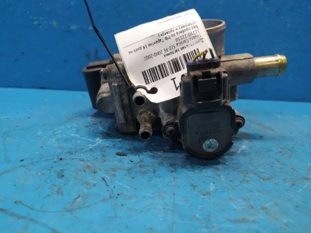 Дроссельная заслонка для Toyota Corolla E120/E130 Седан 2000-2007 на фотографиях