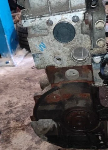 Двигатель без навесного для Renault Logan 2007-2012 (Универсал KS) на фотографиях