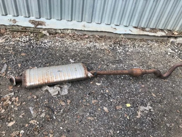 Резонатор глушителя для Toyota RAV4 XA30 2005-2012 на фотографиях