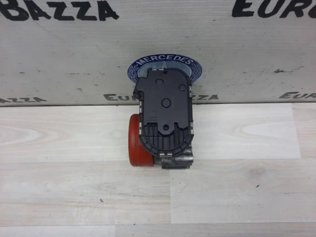 Дроссельная заслонка для Mercedes-Benz C class CL203 2000-2008 на фотографиях