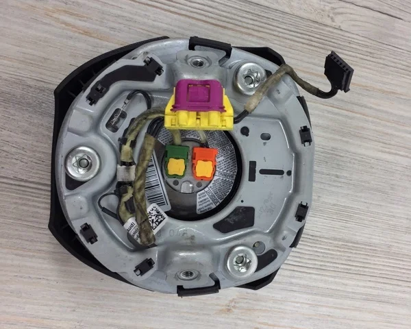 Подушка безопасности водителя для Audi Q7 4L 2005-2015 на фотографиях