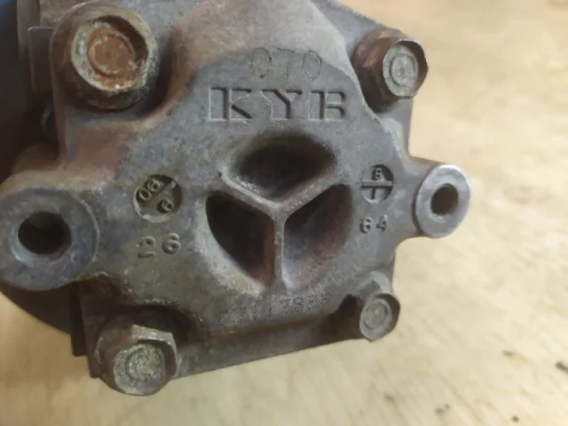 Насос ГУР для Mitsubishi Outlander 1 CU0W 2002-2009 на фотографиях