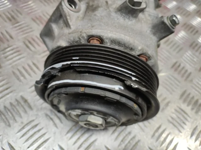 Компрессор кондиционера для Toyota RAV4 XA40 2013-2015 на фотографиях