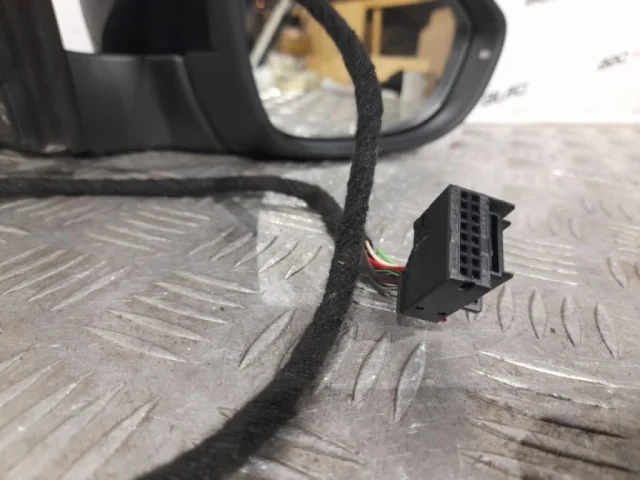 Зеркало боковое левое для Volkswagen Passat (B7) 2010-2014 на фотографиях