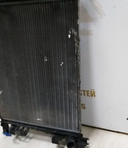 Радиатор охлаждения ДВС для Renault Sandero 5S 2012-2018 на фотографиях