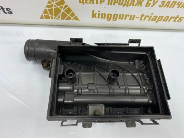 Корпус воздушного фильтра для Skoda Rapid I rest NH3 2017-2020 на фотографиях