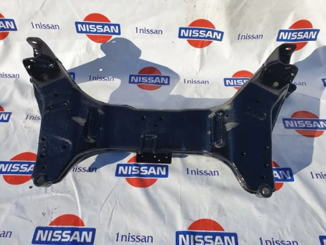 Подрамник двигателя для Nissan Almera Classic B10 2006-2012 на фотографиях