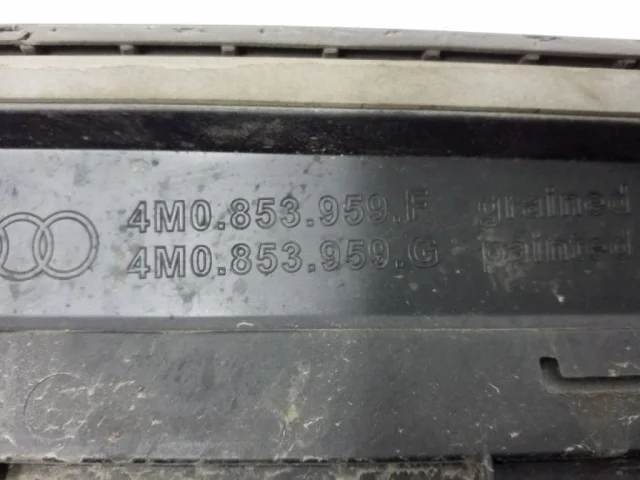 Накладка двери багажника для Audi Q7 4M 2015+ на фотографиях