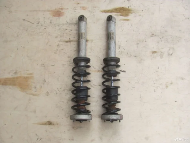 Пружина амортизатора задняя для BMW 5er Е60 2003-2010 на фотографиях