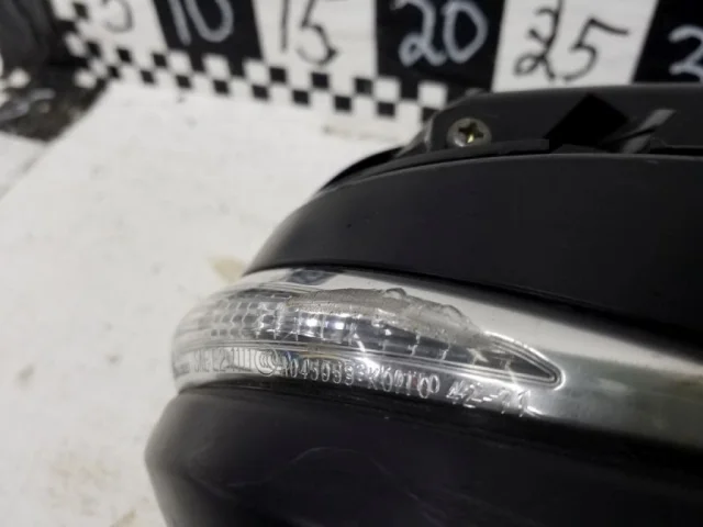 Зеркало заднего вида (в салоне) для Toyota RAV4 XA40 rest 2015-2019 на фотографиях