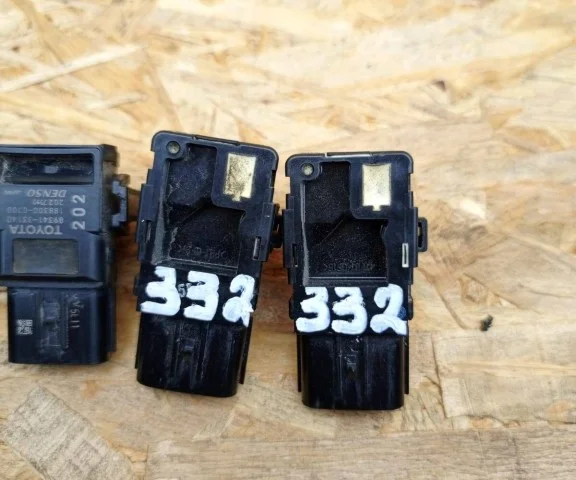 Датчик парктроника задний для Toyota Land Cruiser 200 2007-2015 на фотографиях