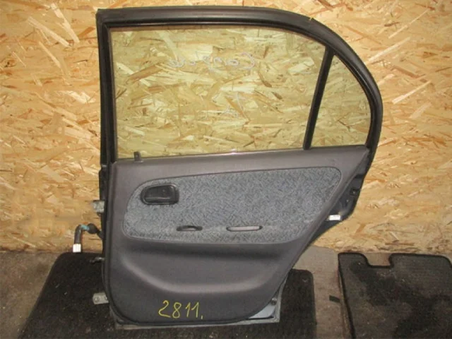 Двери для Toyota Corolla E100 Хэтчбек 1991-1997 на фотографиях