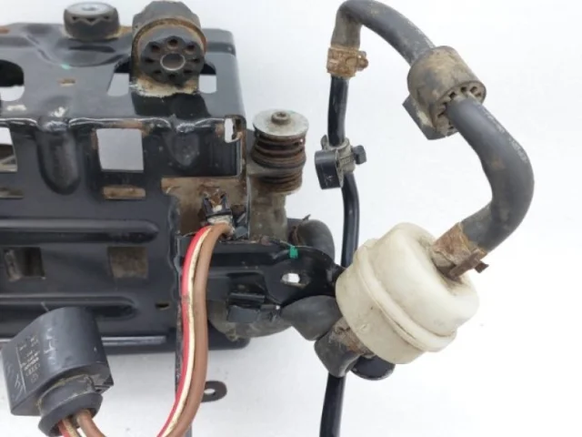 Компрессор пневмоподвески задний для Audi Q7 4M 2015+ на фотографиях