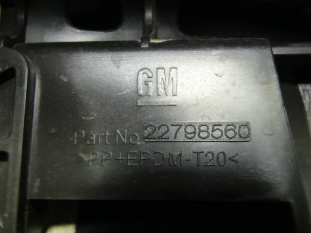 Замок капота для Opel Insignia Седан A 2008-2017 на фотографиях