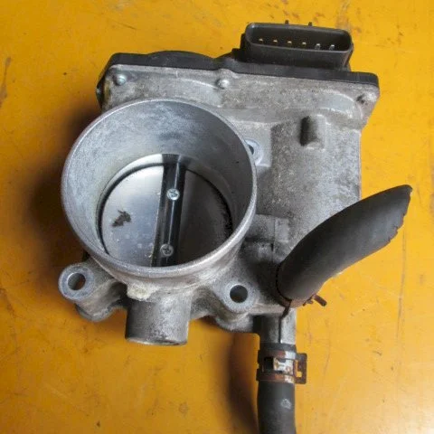 Дроссельная заслонка для Toyota Corolla E140/E150 Седан 2006-2013 на фотографиях